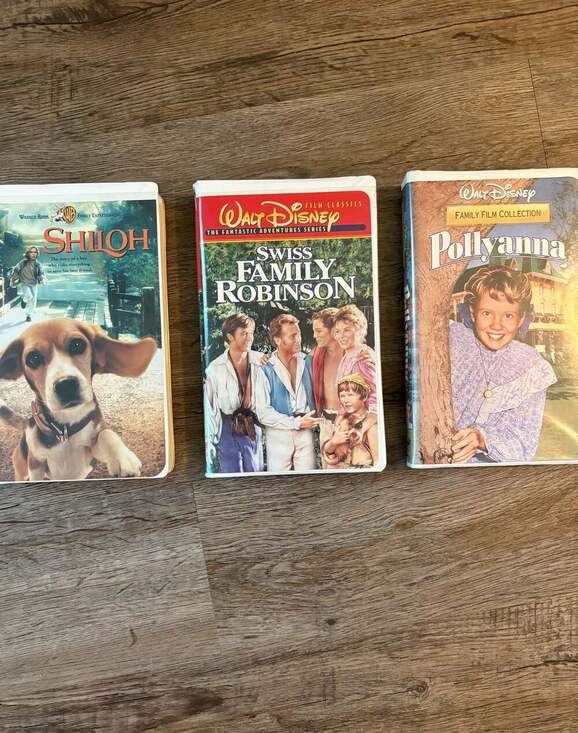 Walt Disney / Warner Bros. Other - Lot of 3 Vintage Walt Disney Family Film Collection VHS Tapes: Shiloh, Swiss Fam
